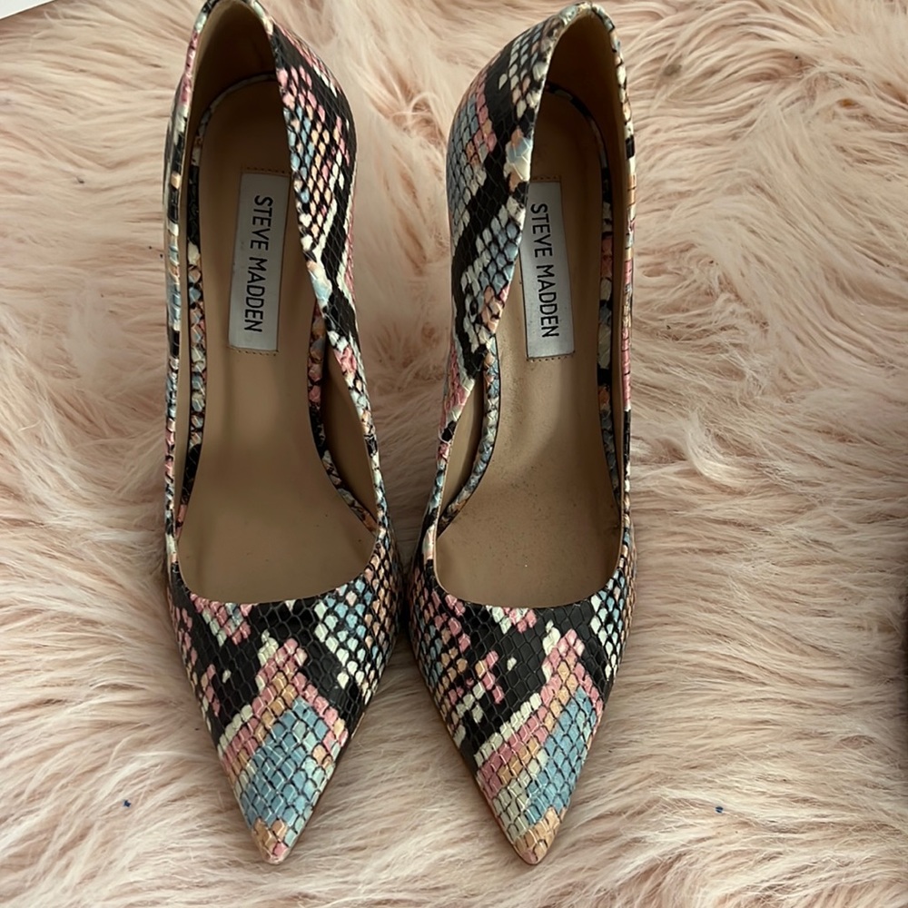 Steve Madden Vala Pink multi snake pumps .